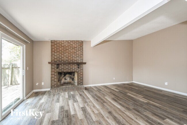 Foto del edificio - 2240 Cherry Ln
