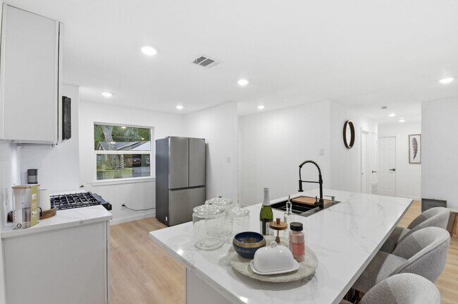 Foto del edificio - 5207 Ridgeton Dr