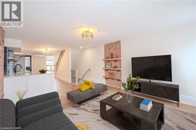 Photo du bâtiment - 310 King St E