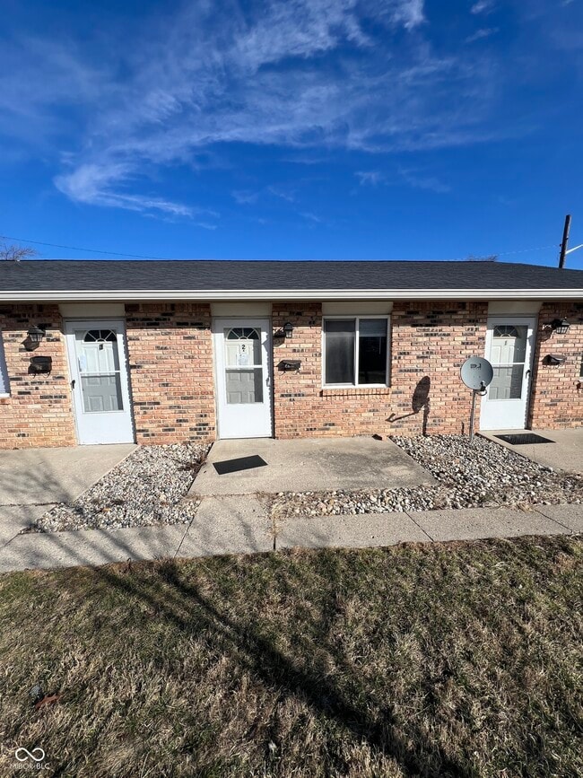 Building Photo - 322 N Clark St