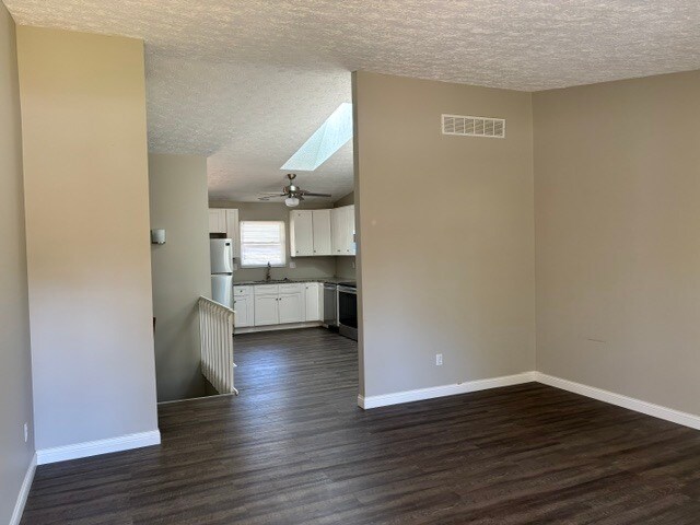 Sala de estar/Cocina - 2279 Joshua Cir