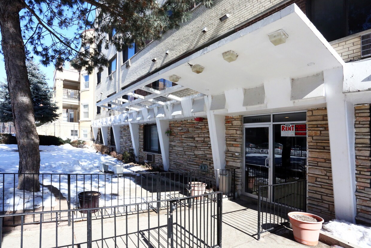 Foto del edificio - The Kenmore Court