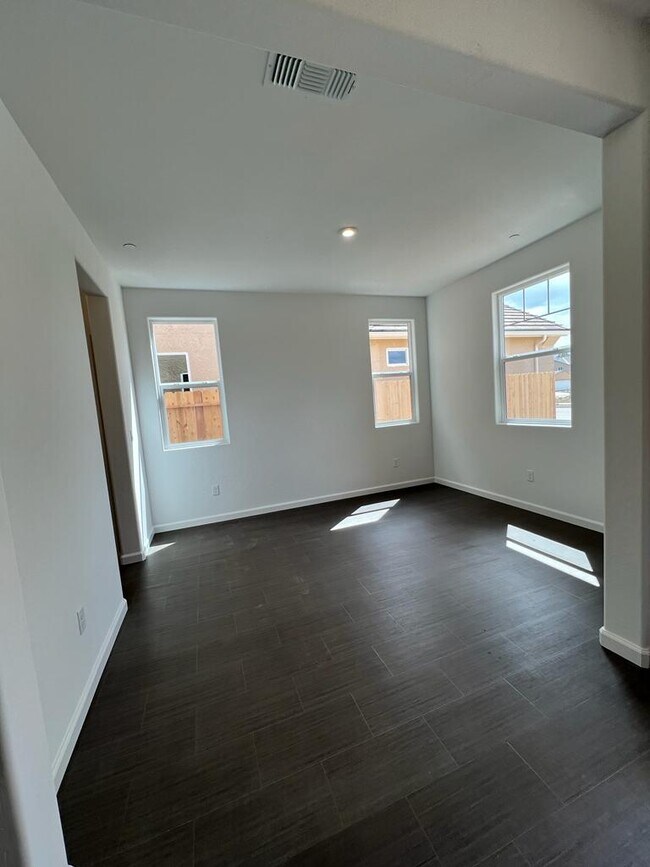 2294 N Apricot Ave, Fresno, CA 93727 House Rental in Fresno, CA