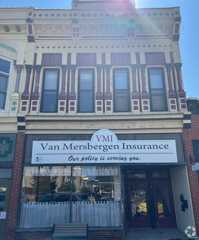 Building Photo - 104 E Franklin St