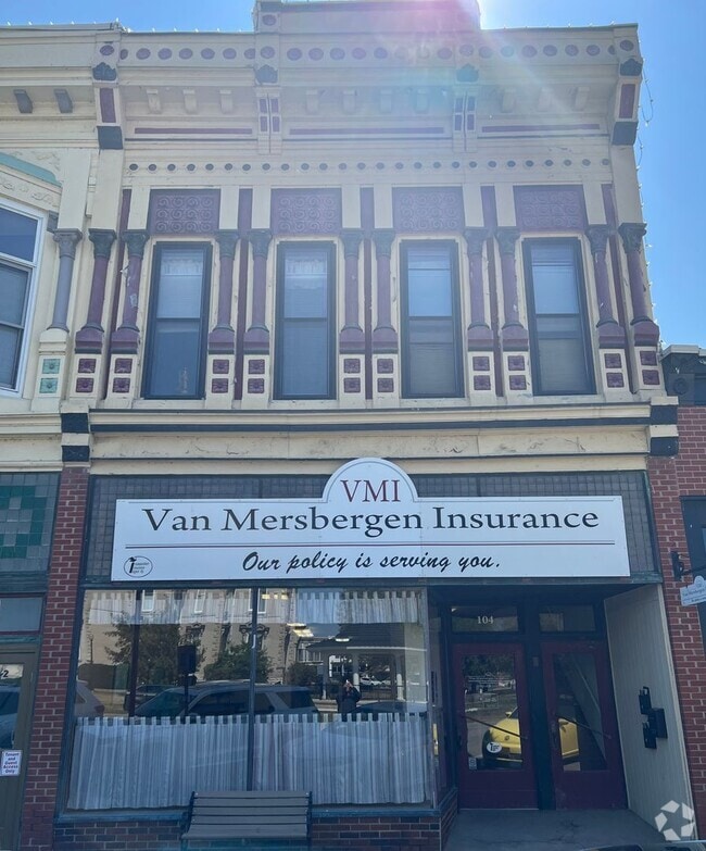 Building Photo - 104 E Franklin St