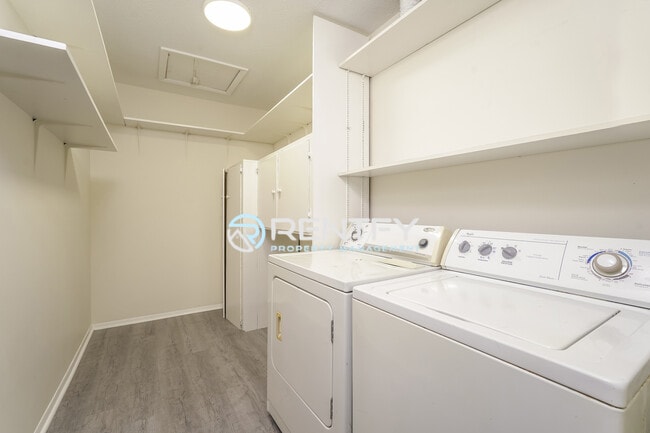 Building Photo - 2270 Sunderland Rd