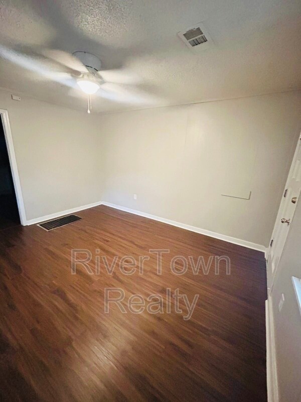 Foto del edificio - 492 E Mallory Ave