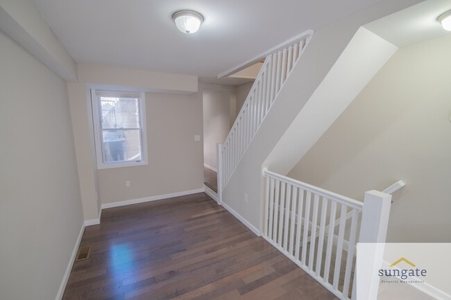 Building Photo - 411 S Madeira St