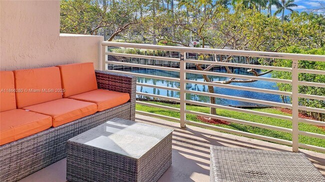 Foto del edificio - 2731 Ocean Club Blvd