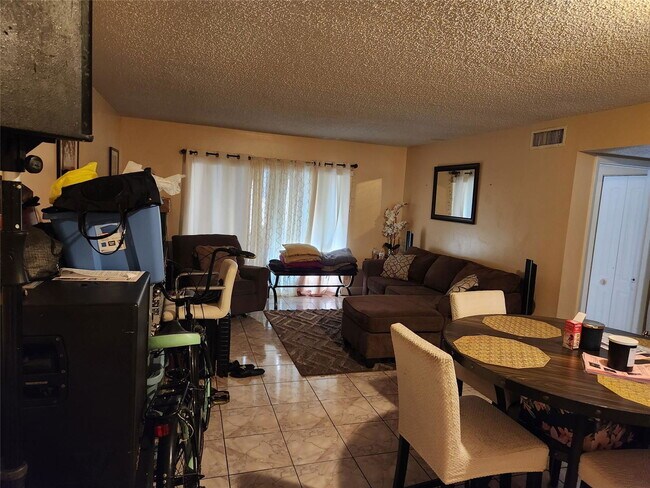 Foto del edificio - 4216 Inverrary Blvd