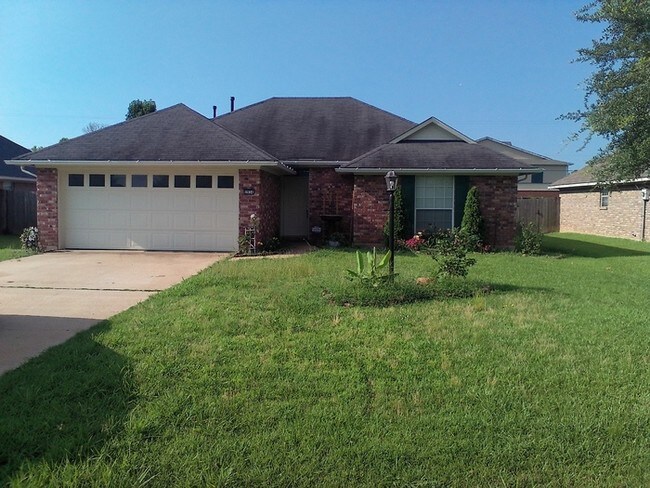 Building Photo - 2934 Le Oaks Dr