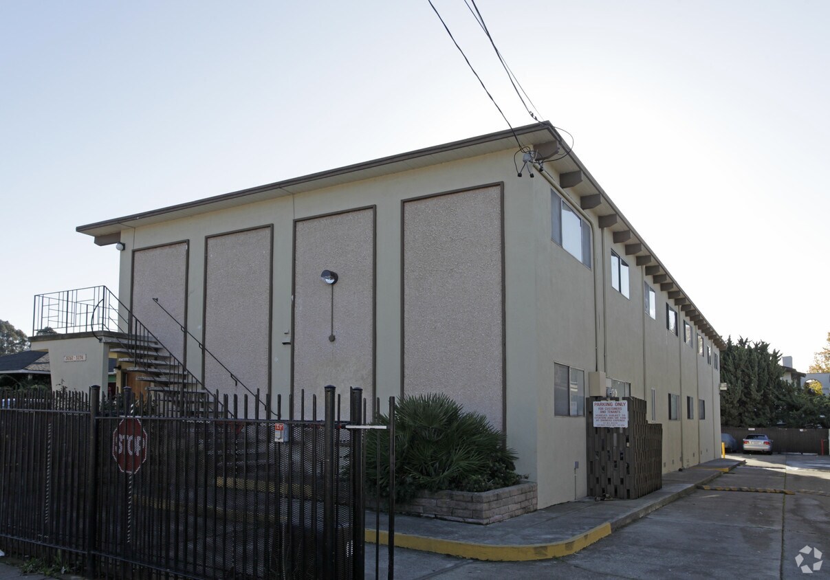 Building Photo - 5262-5274 Riverside Ave