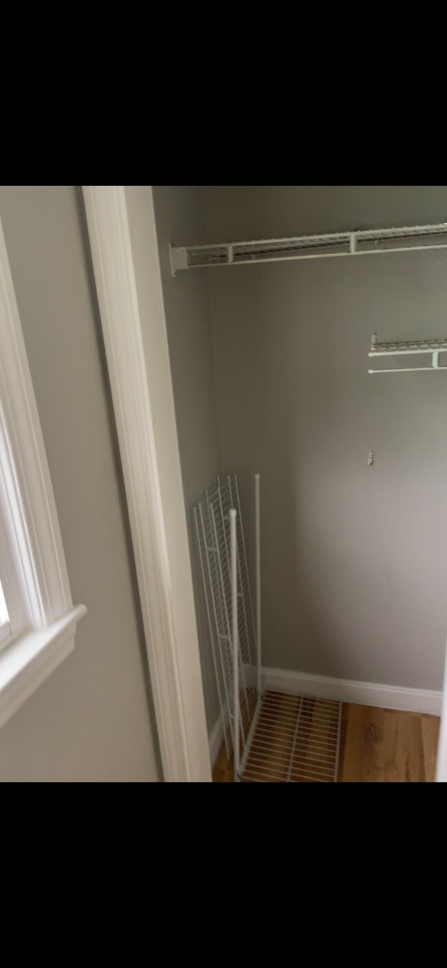 Foto del edificio - 20 Old Farm Rd