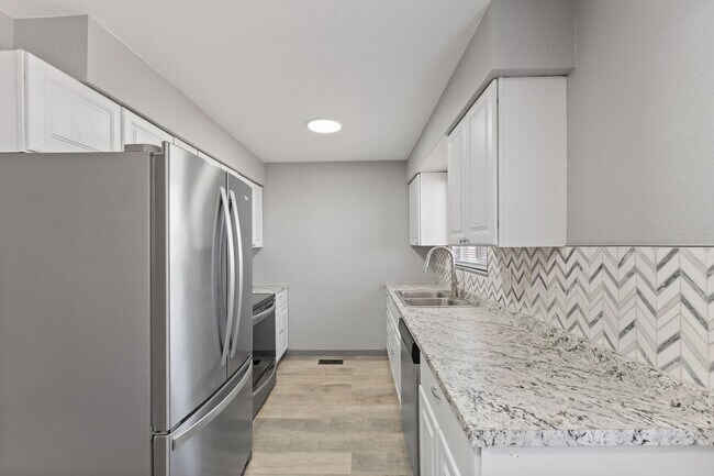 Building Photo - 4 Bedroom, 1.75 Bathroom - Freshly Updated! Available Now!