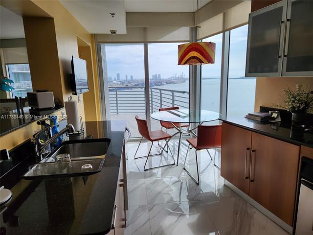 Foto del edificio - 335 S Biscayne Blvd