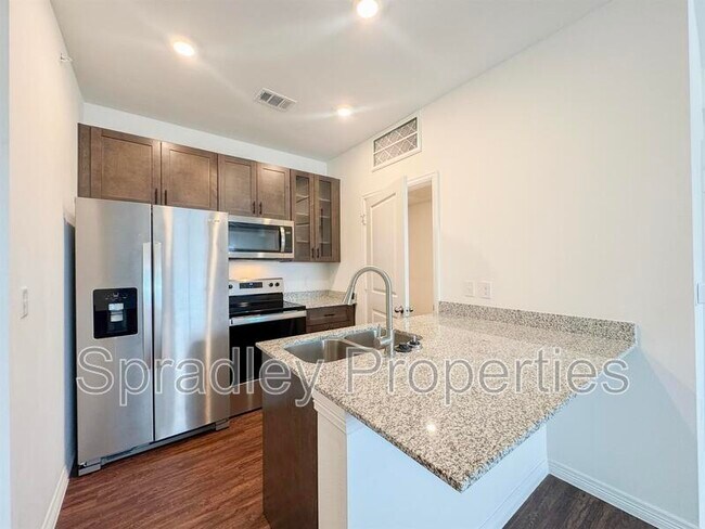 Building Photo - 1124 W Ave O