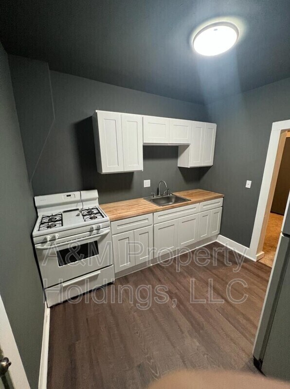 Foto del edificio - 1406 Sanderson Ave