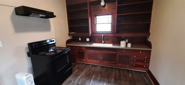 Building Photo - *LEASED* 1/1 Home for Lease at 106 S Broad...