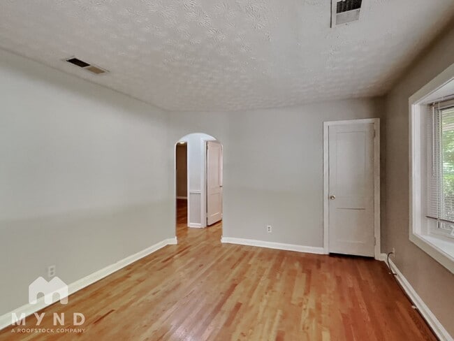 Building Photo - 668 Scott Cir