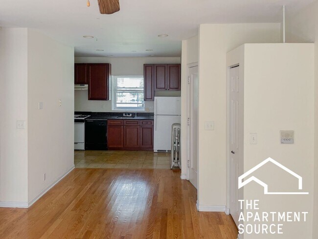 Photo - 3924 N Pine Grove Ave Apartment