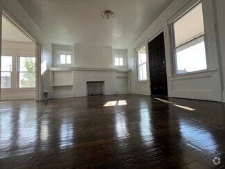 Building Photo - 3815 Pingree St