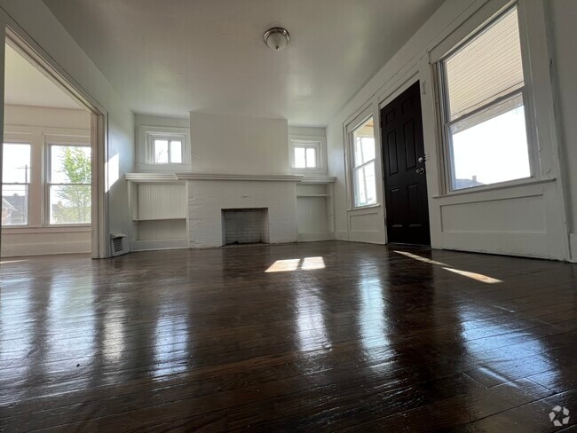 Building Photo - 3815 Pingree St