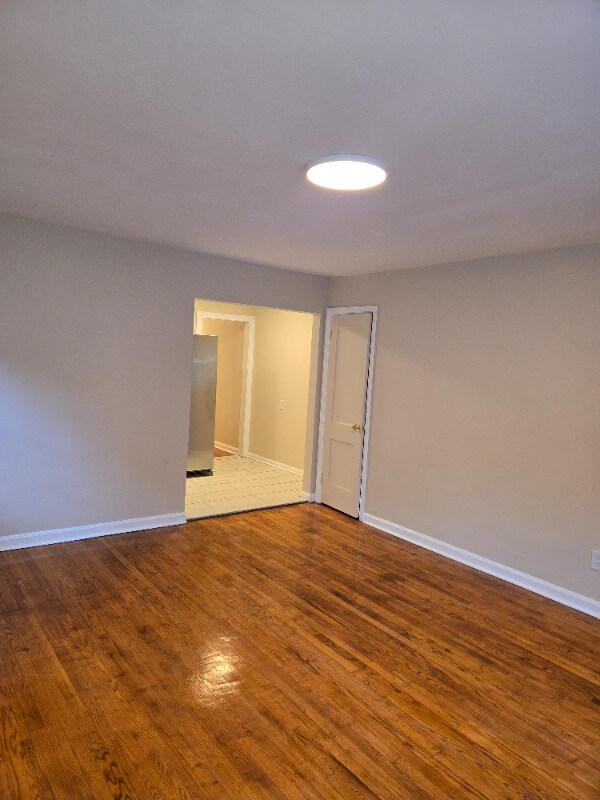 Foto principal - 8312 Roanoke Ave