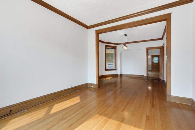 Building Photo - 2630 N Sacramento Ave