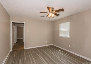 Building Photo - 1576 Skyline Dr