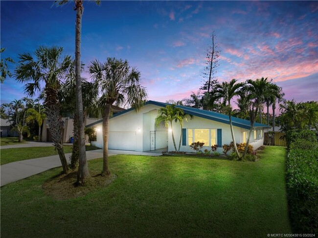 Building Photo - 4590 SE Glen Ridge Trail
