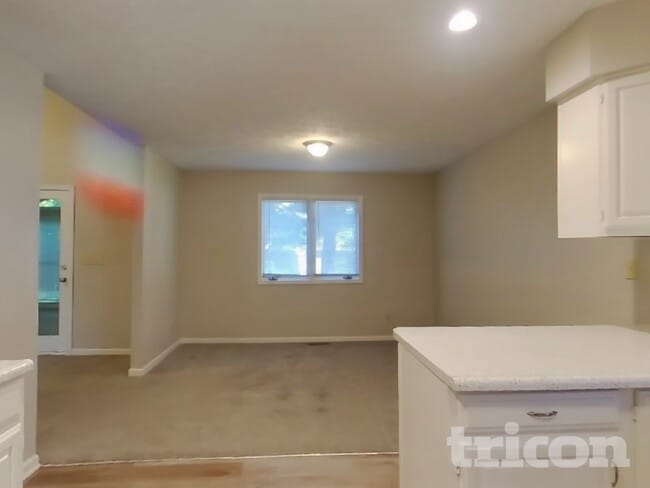 Building Photo - 3014 Silver Fox Dr