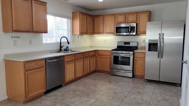 Building Photo - 53214 Savannah Ct