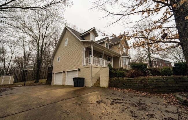 Building Photo - *~*Gorgeous Home, Located in Waynesville*~*