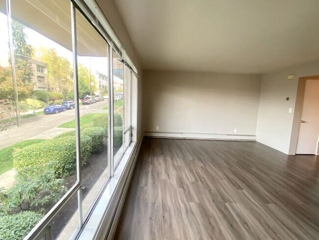 Interior Photo - Hamlin Place