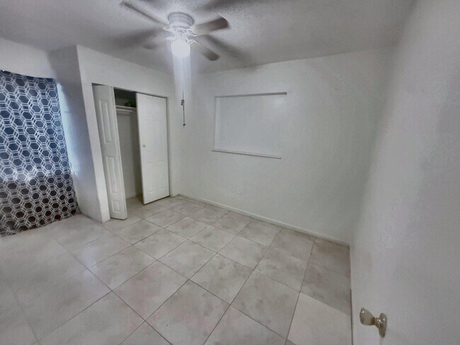 Foto del edificio - 1728 NW 114th St