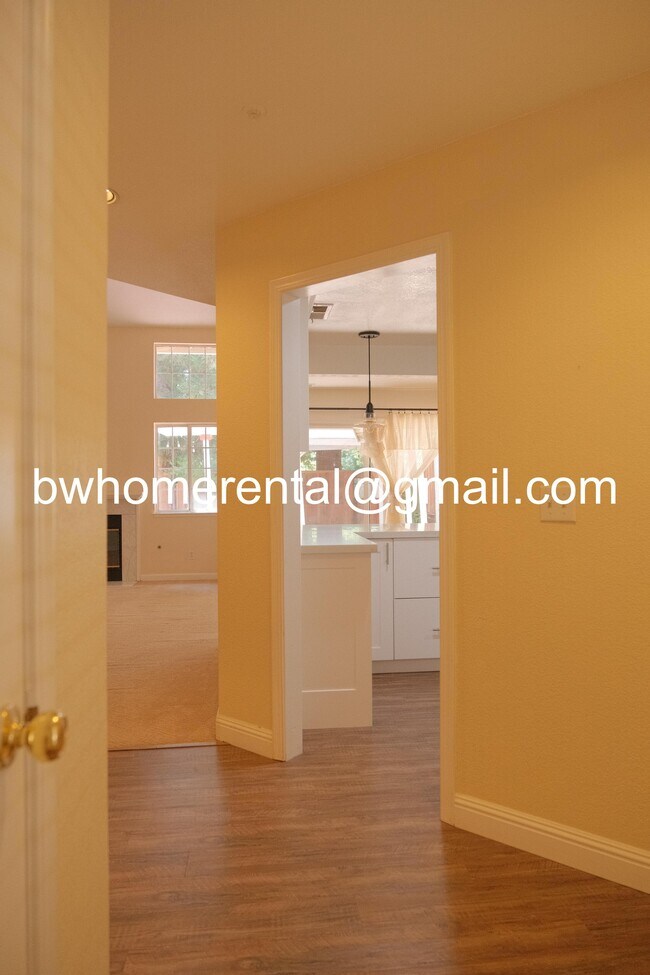 Building Photo - 3839 Inverness Common
