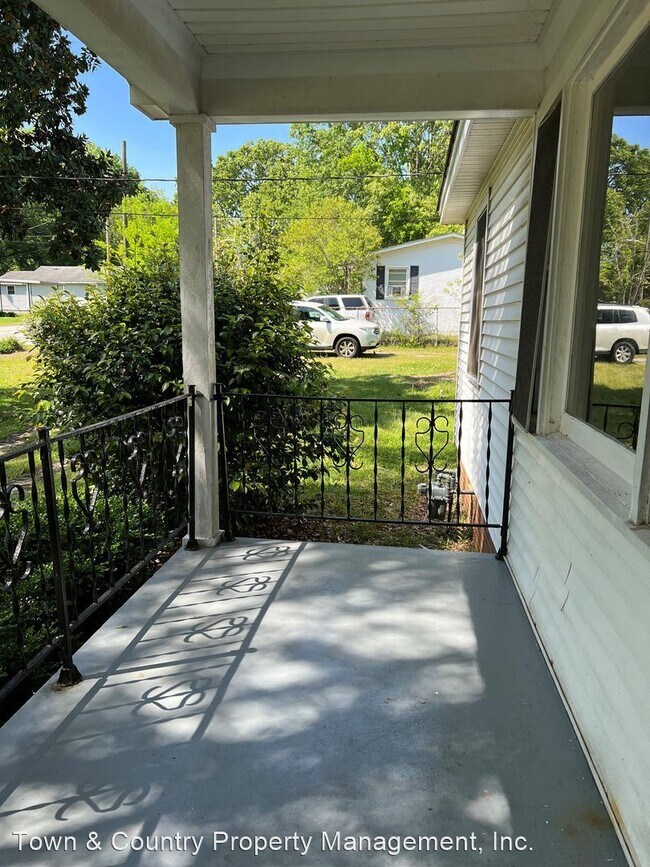 Building Photo - 3 br, 1 bath House - 211 Tompkins St