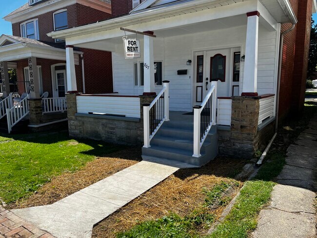 Building Photo - 807 N 2nd St