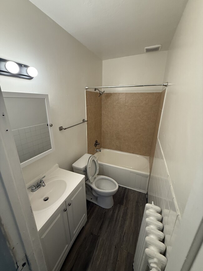 Foto del edificio - 546 Edmund Ave W