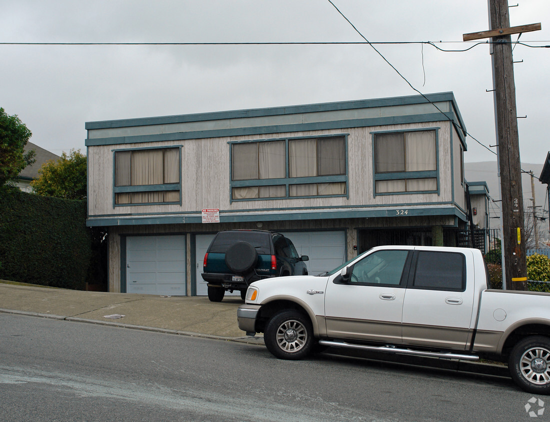 Building Photo - 324 Commercial Ave