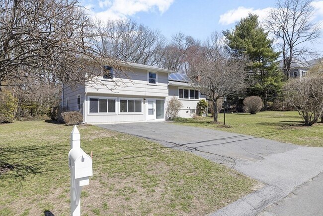 Foto del edificio - 24 Tyler Rd