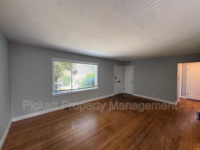 Foto del edificio - 631 Bertha Ave