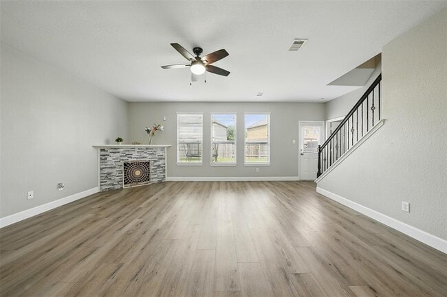 Foto del edificio - 3331 Cabin Wood Way