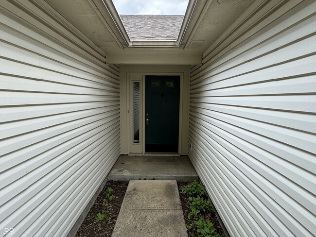 Foto del edificio - 7644 Scatter Woods Ln