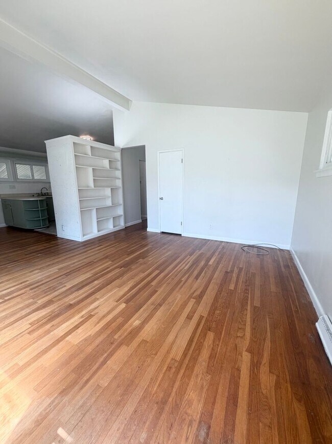 Foto del edificio - Crestwood Charm 3bd 2bth SFH
