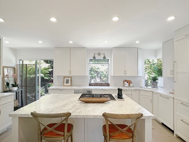 Remodeled and Modern, Open Floor-plan, Lux... - Remodeled and Modern, Open Floor-plan, Lux... House