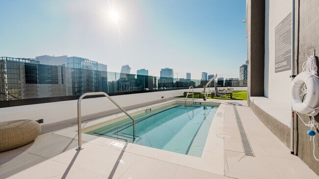 Foto del edificio - 45 NW 1st St