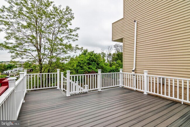 Building Photo - 241 Delmar St