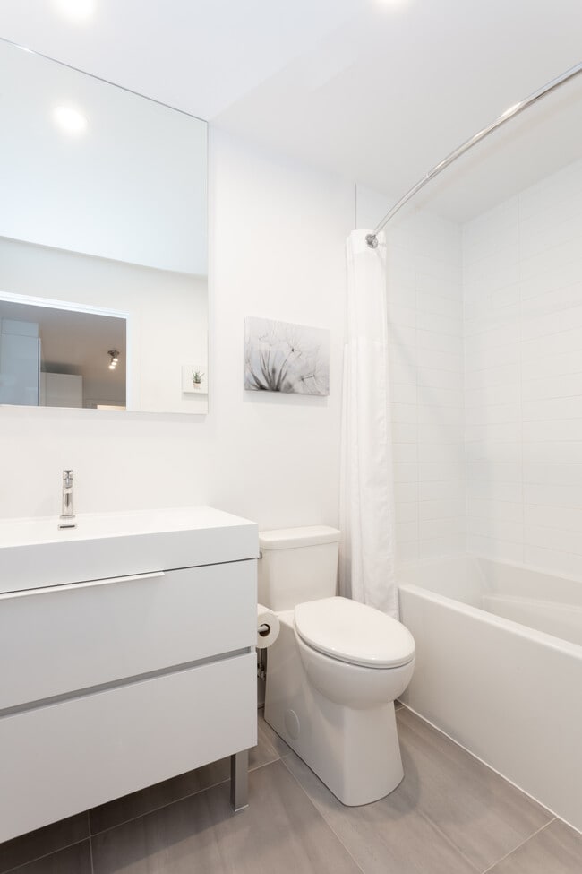 Building Photo - Lumeo Appartements