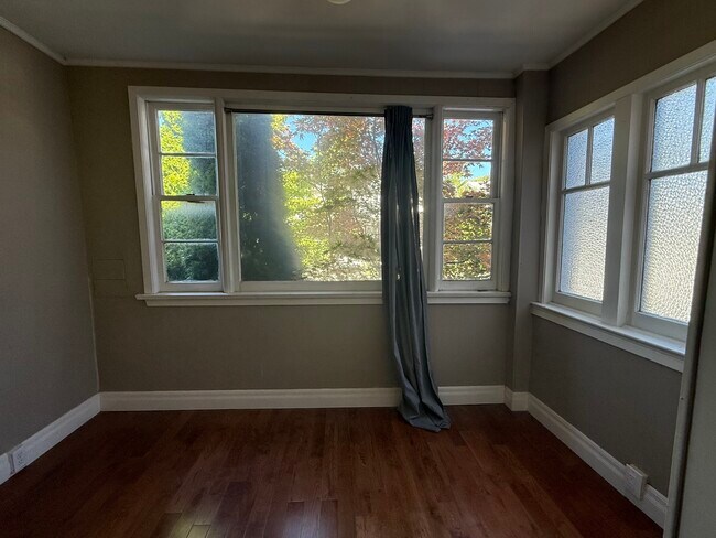 Photo du bâtiment - 352 Winona Dr